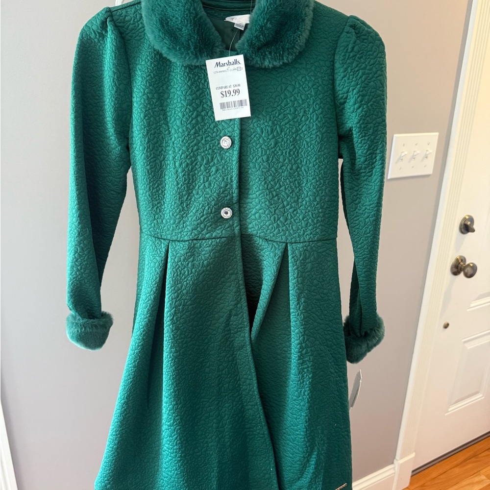 Chic Green Coat with Fur Collar